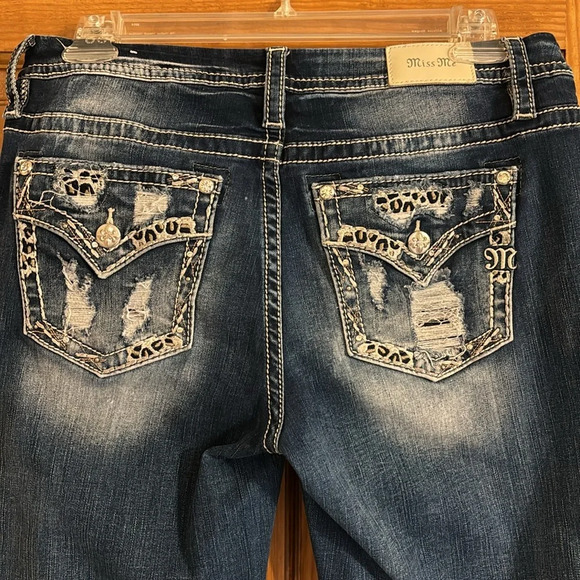 Miss Me Curvy Boot Cut Buckle Exclusive Bling Leopard Jeans - Picture 2 of 7